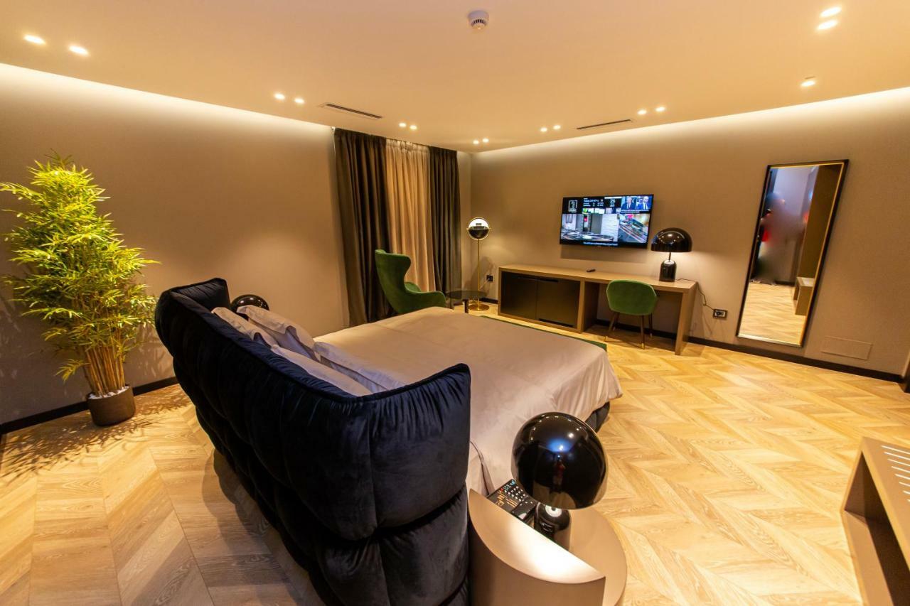 Hotel Unik Тирана Экстерьер фото